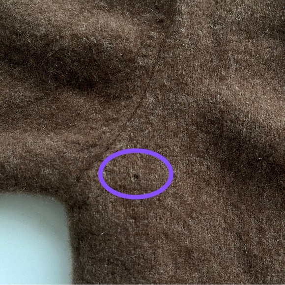 SOLD - Vintage Daniel Bishop 100% 2-Ply Cashmere V-Neck Sweater in size Youth XL - Picture 4 of 6